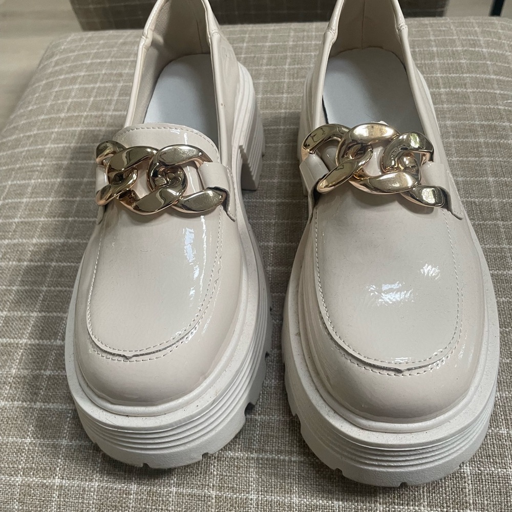 Patent leather cream gold buckle platform loafers Sz 40